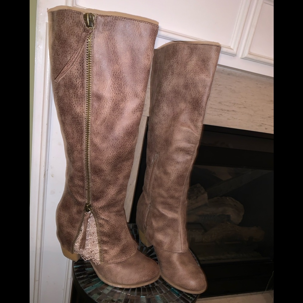 Brown distressed faux leather lace boots 8.5M